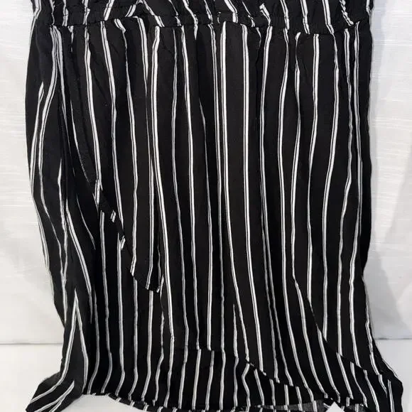 Black and White Striped Sleeveless Dress - Picture 3 of 5